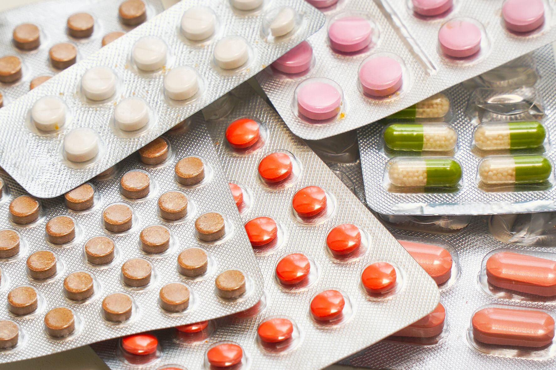 El gobierno del presidente Gustavo Petro construyó un Plan de Urgencia para destrabar la crisis de escasez de medicamentos que vive el país desde hace más de un año: este contempla la priorización en la entrega de 414 medicamentos, 56 de los cuales ya tienen resuelto lo concerniente al suministro de pacientes.