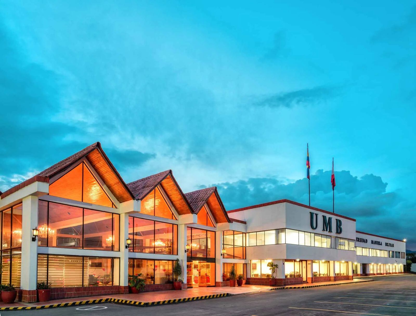 Los interesados deben ser docentes con un título de pregrado, estar activos en la planta docente de la Secretaría de Educación de Bogotá