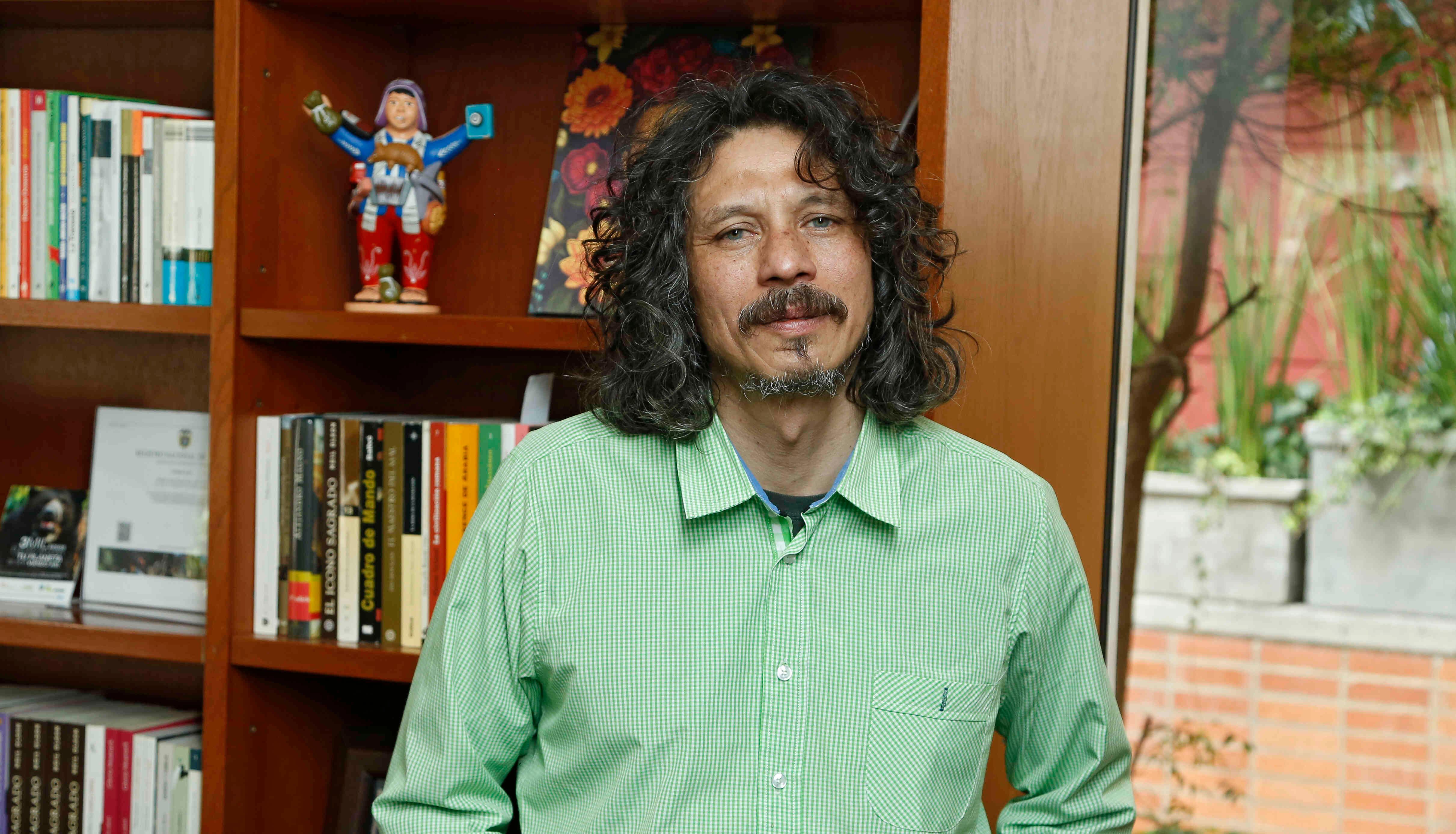 Luis Miguel Rivas nació en Cartago, Valle. Pero su infancia y su juventud la vivió en Medellín. 