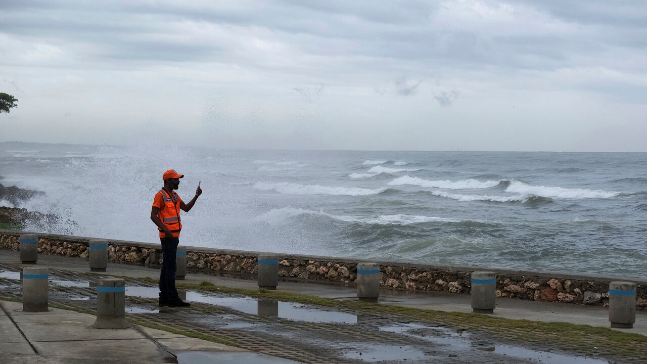 Habitantes de isla Cartí Sugdup se mudan a tierra firme por inundaciones