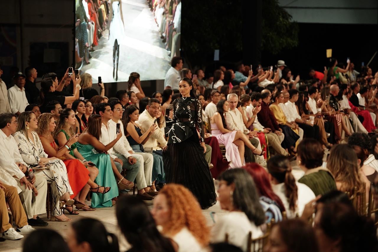 La pasarela ‘Homenaje al Valle’, uno de los momentos centrales de IXEL Itinerante Valledupar, se realizó el sábado 22 de agosto y comenzó a las 10:00 de la noche.