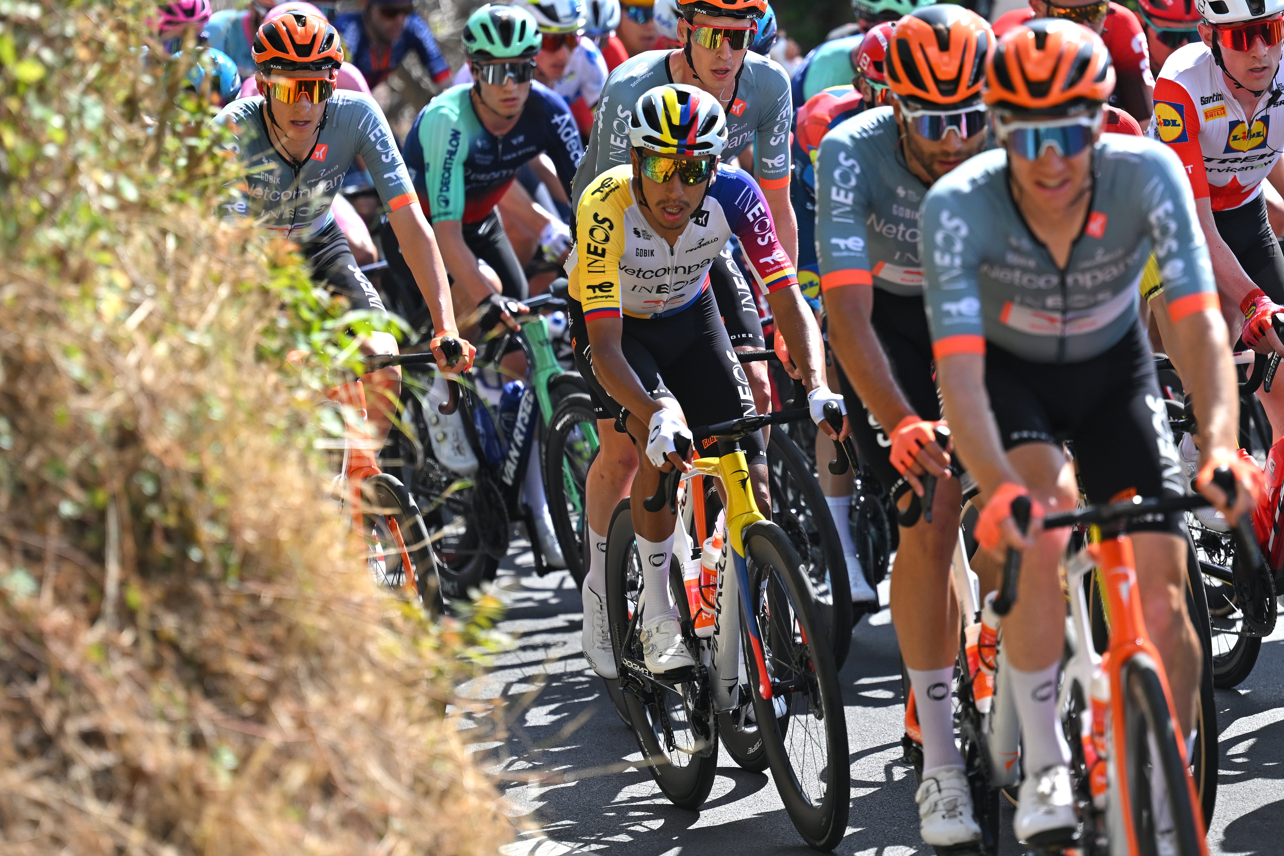 Egan Bernal en la etapa 4.