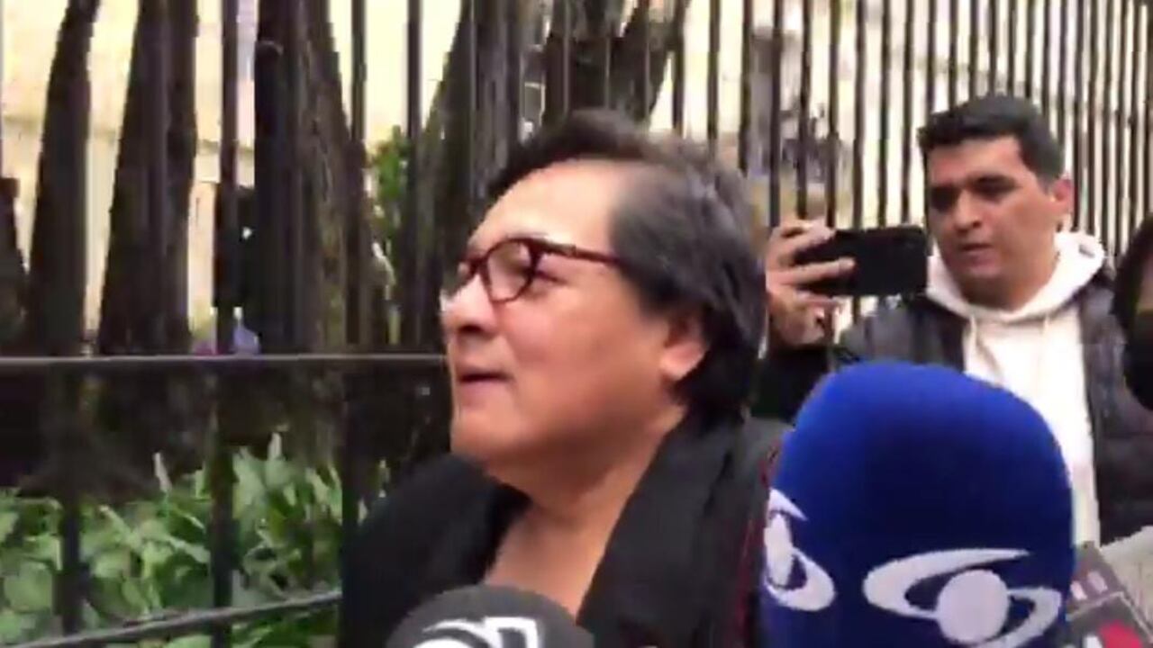 La mujer fue consultada por varios medios de comunicación, pero no quiso entregar mayores declaraciones.