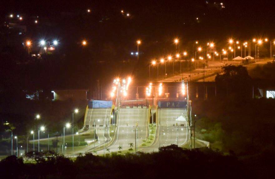 Esta foto tomada el 14 de febrero de 2019 muestra una vista general de la frontera del Puente Internacional Tienditas con Venezuela, en Cucuta, Colombia. Juan Guaido y Nicolás Maduro se han visto envueltos en una batalla por permitir la entrada de ayuda humanitaria al país, y los militares reforzaron un bloqueo en la frontera. FOTO: Raul Arboleda / AFP