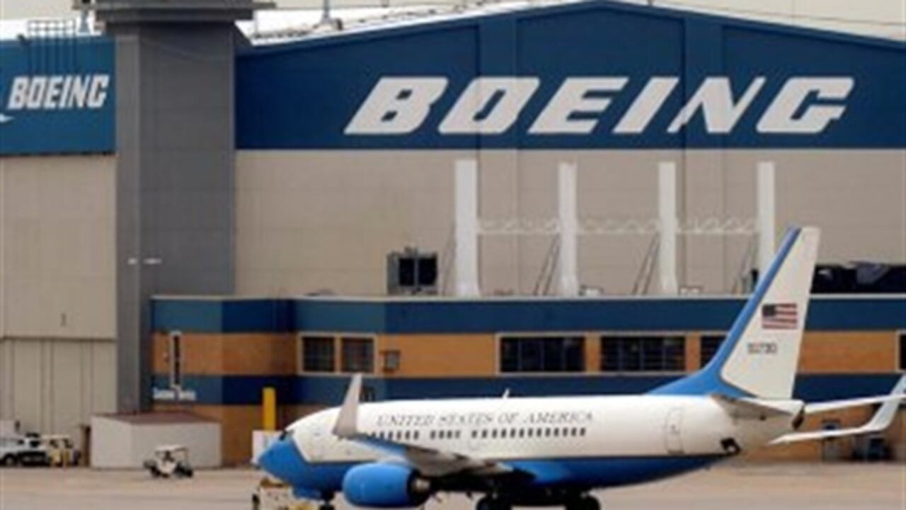 Fabricantes de aviones insinúan competencia a Boeing y Airbus.