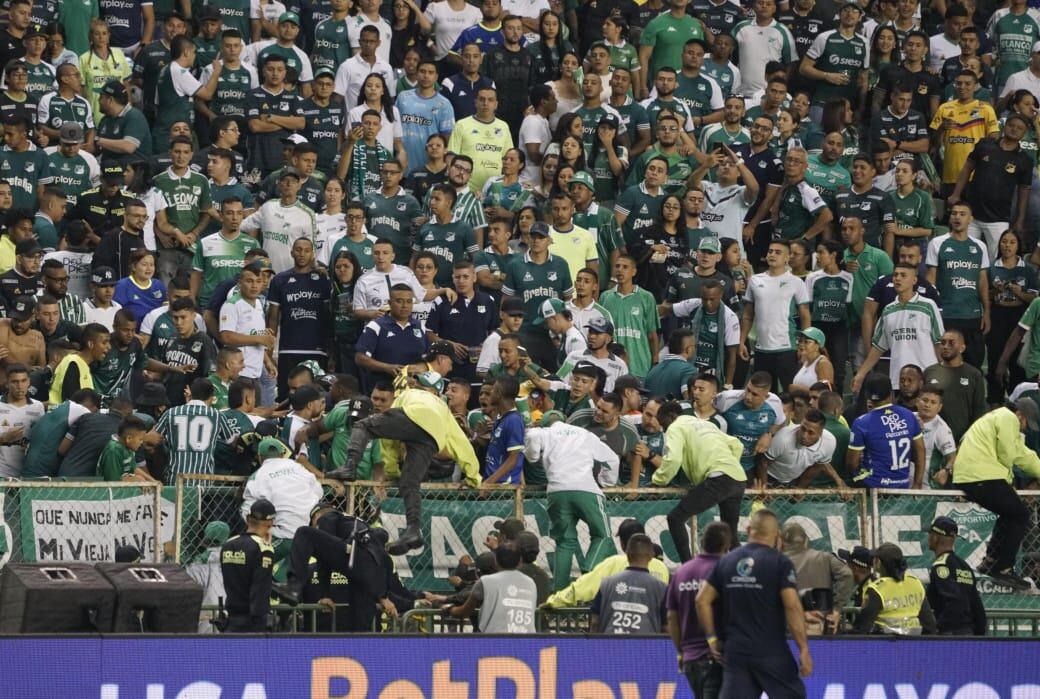 Peleas en el estadio Palmaseca.