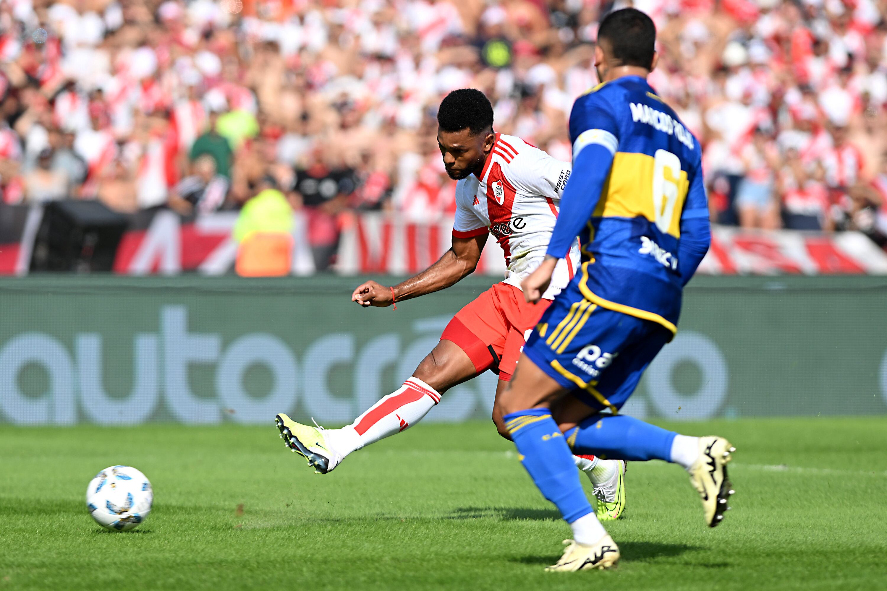 CORDOBA, ARGENTINA - APRIL 21: Miguel Borja of River Plate scores the team's first goal during a quarter final match of Copa de la Liga Profesional 2024 between River Plate and Boca Juniors at Mario Alberto Kempes Stadium on April 21, 2024 in Cordoba, Argentina. (Photo by Luciano Bisbal/Getty Images)