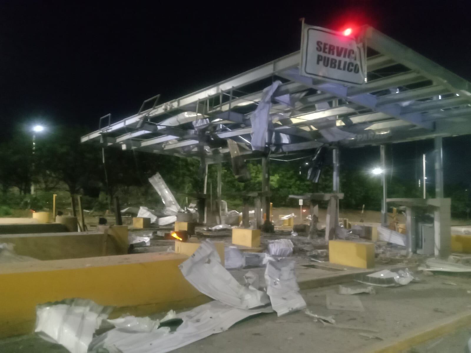 La emergencia en el peaje ocurrió a las 10:55 de la noche, según reportes de la administración.