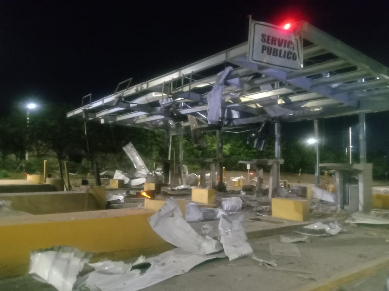 La emergencia en el peaje ocurrió a las 10:55 de la noche, según reportes de la administración.