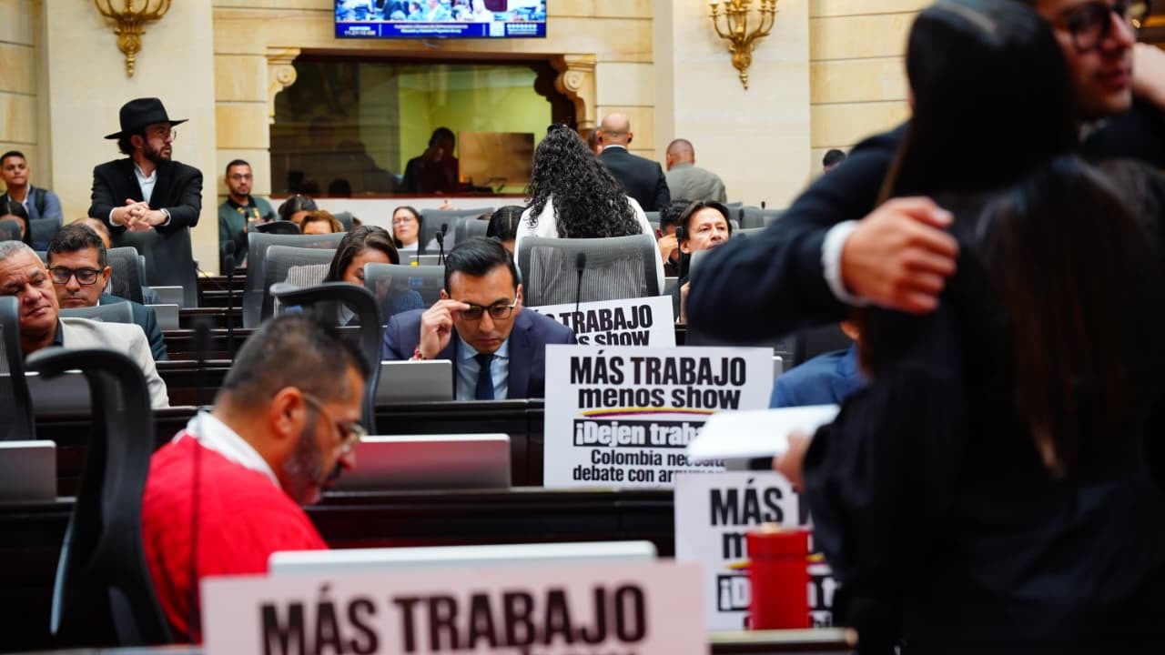 Protesta de representantes a la Cámara en el Congreso este 23 de septiembre.