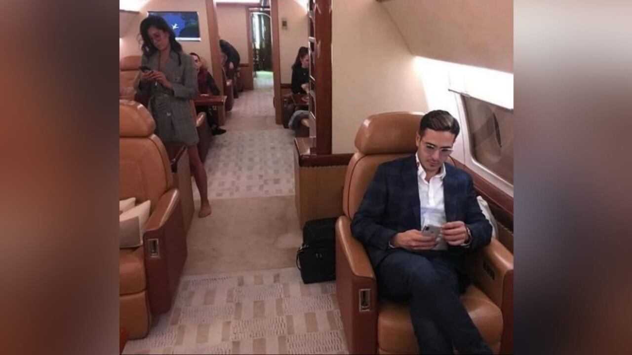 El estafador de Tinder, quien se hacia llamar Simón Liviev, ostentaba de sus millones para estafar a las mujeres. Hace poco reveló que contaría su parte de la historia.