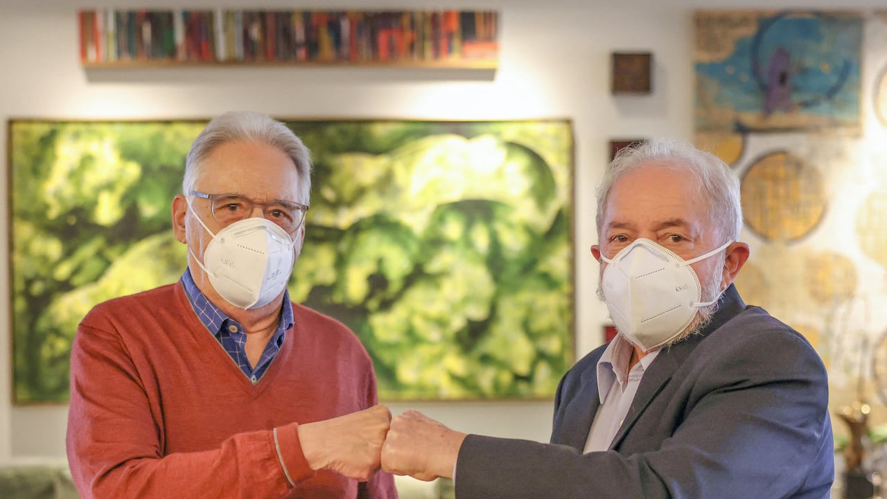 Handout picture released by Ricardo Stuckert official photographer of the former president Luis Inacio Lula da Silva showing Brazilian former presidents Fernando Henrique Cardoso (L) and Luiz Inacio Lula da Silva (R) greeting each other after a dinner at Sao Paulo city, Sao Paulo state, Brazil on May 12, 2021. - Former Brazilian presidents Luiz In�cio Lula da Silva and Fernando Henrique Cardoso expressed in an unprecedented meeting their concern about the direction of Jair Bolsonaro's ultra-right government and its handling of the pandemic, Lula said Friday. (Photo by Handout / Ricardo STUCKER / AFP) / RESTRICTED TO EDITORIAL USE - MANDATORY CREDIT "AFP PHOTO / RICARDO STUCKERT" - NO MARKETING - NO ADVERTISING CAMPAIGNS - DISTRIBUTED AS A SERVICE TO CLIENTS