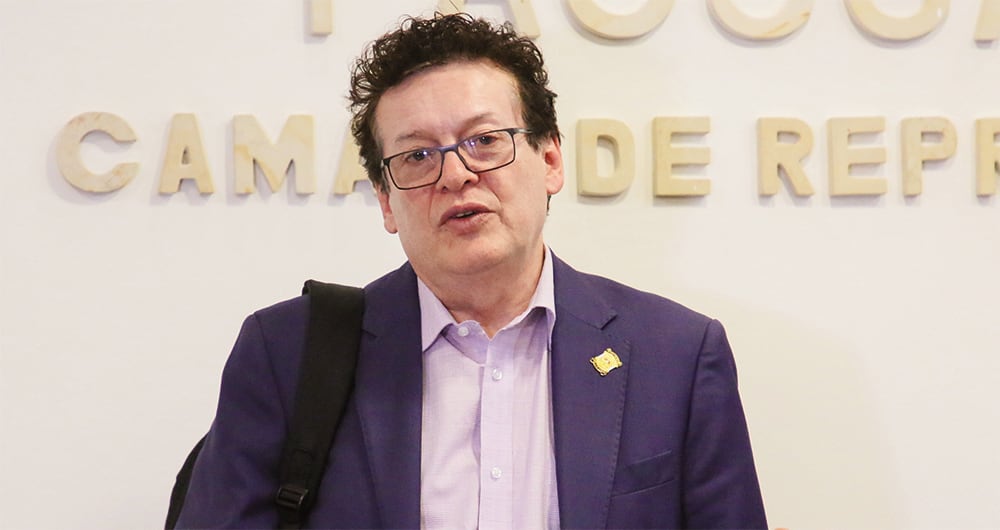  Alirio Uribe, representante del Pacto Histórico, es otro de los investigadores del mandatario. 