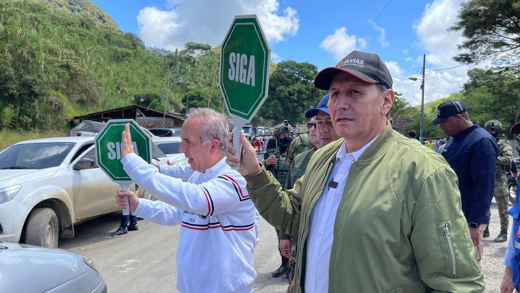 Ministro de transporte confirmó paso de vehículos de carga pesada por vía Panamericana en el Cauca.