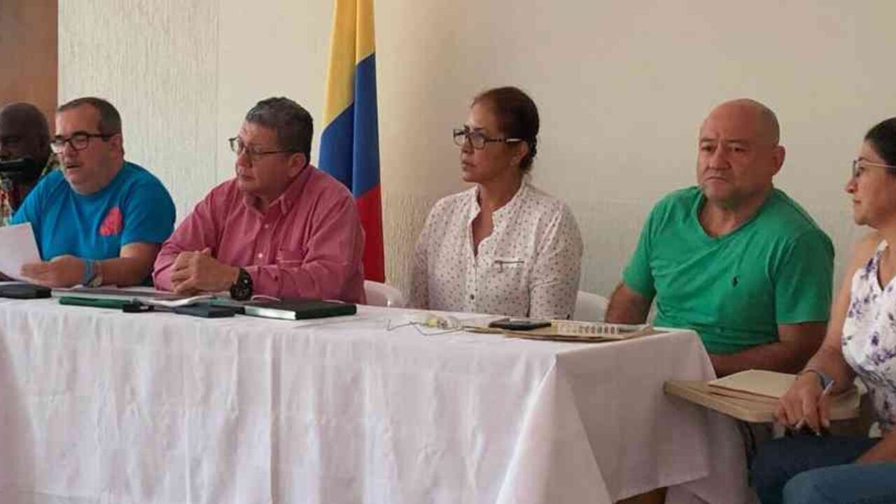 Durante la convención nacional del partido de las Farc, Rodrigo Londoño, leyó la carta en la que le solicitó al gobierno mantener los diálogos de paz con Eln. Foto: Farc.