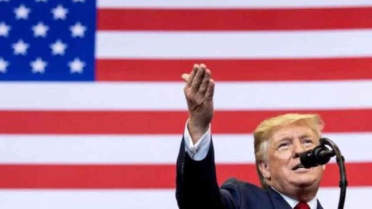 Trump cree que la fortaleza del dólar daña la competitividad de las empresas estadounidenses. Foto: AFP/BBC