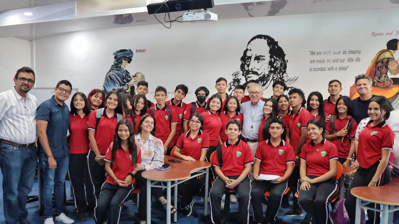 A la fecha se han entregado 36 Salas de Bilingüismo.