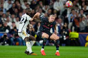Manchester City's Erling Haaland fights for the ball with Real Madrid's Antonio Rudiger during the Champions League quarterfinal first leg soccer match between Real Madrid and Manchester City at the Santiago Bernabeu stadium in Madrid, Spain, Tuesday, April 9, 2024. (AP Photo/Manu Fernandez)