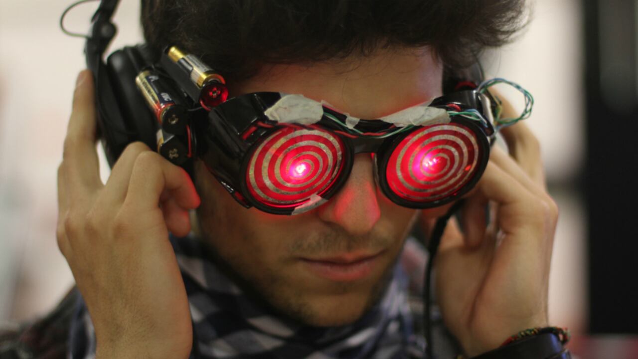 Durante el experimento, se aplican descargas al cerebro durante ocho minutos.