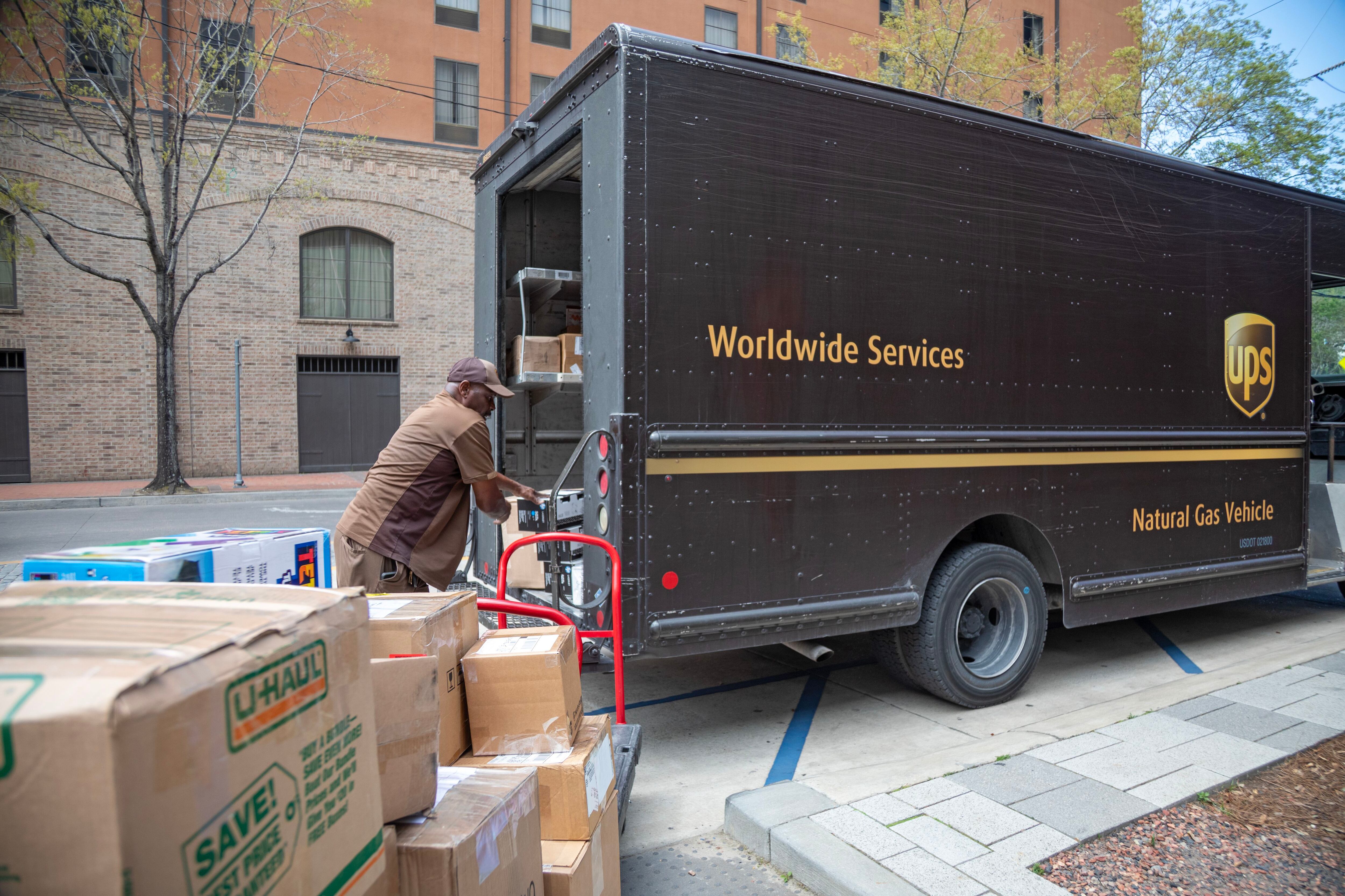 Esta decisión se enmarca en una estrategia de reestructuración operativa, motivada por la significativa reducción en el volumen de envíos provenientes de Amazon, su principal cliente hasta la fecha.