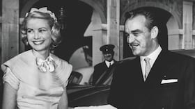Grace Kelly y Rainiero III días antes de su boda en 1956. Ella le ocultó que en Hollywood había tenido romances con hombres casados como Clark Gable y Ray Milland.