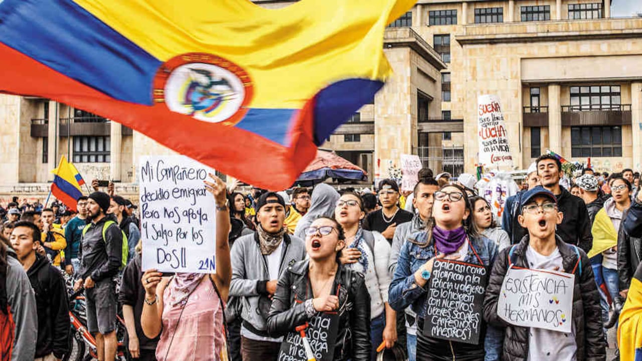 Los manifestantes exigen eliminar el Esmad, retirar la reforma tributaria y no hacer fracking en Colombia.