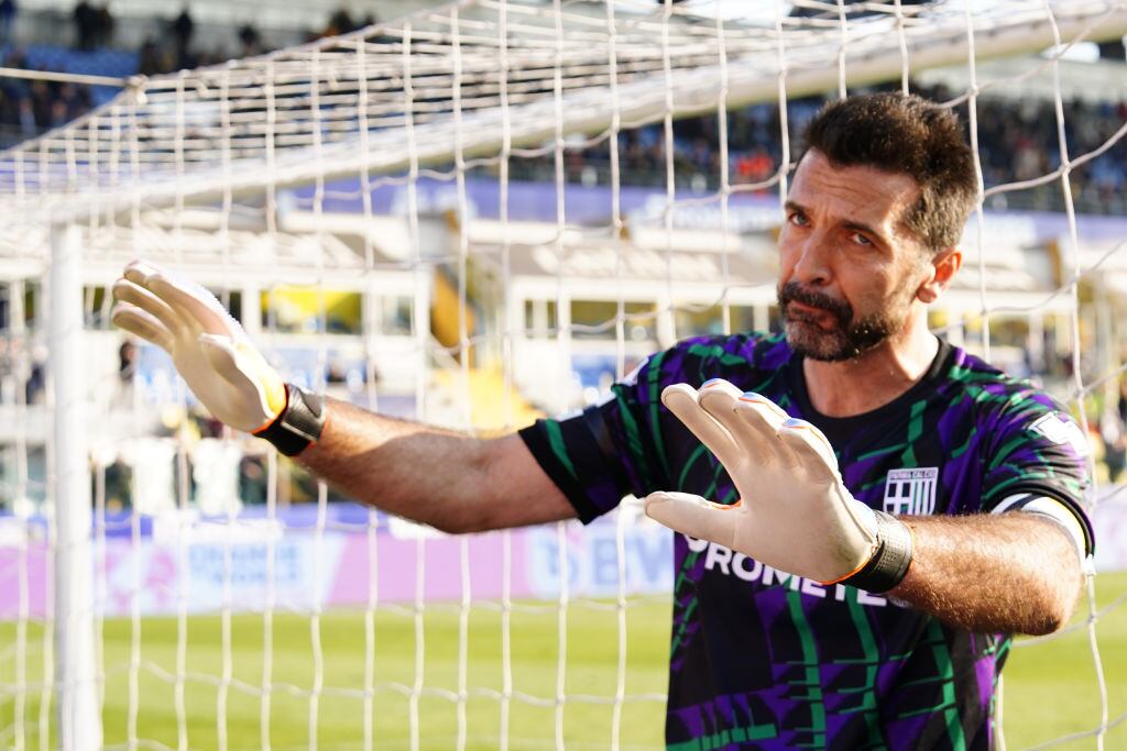 Gianluigi Buffon se retira del fútbol profesional a sus 45 años.