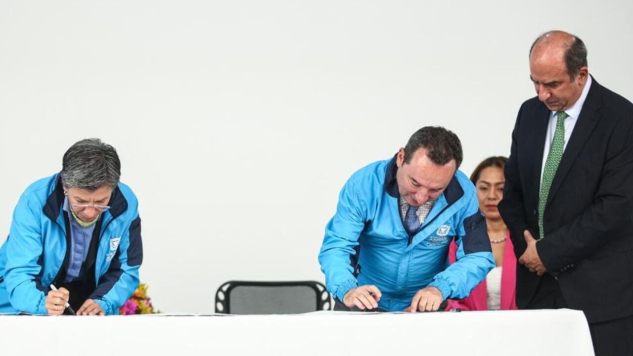 Concejales de Bogotá le piden a la alcaldesa Claudia López la salida del secretario de Salud, Alejandro Gómez.