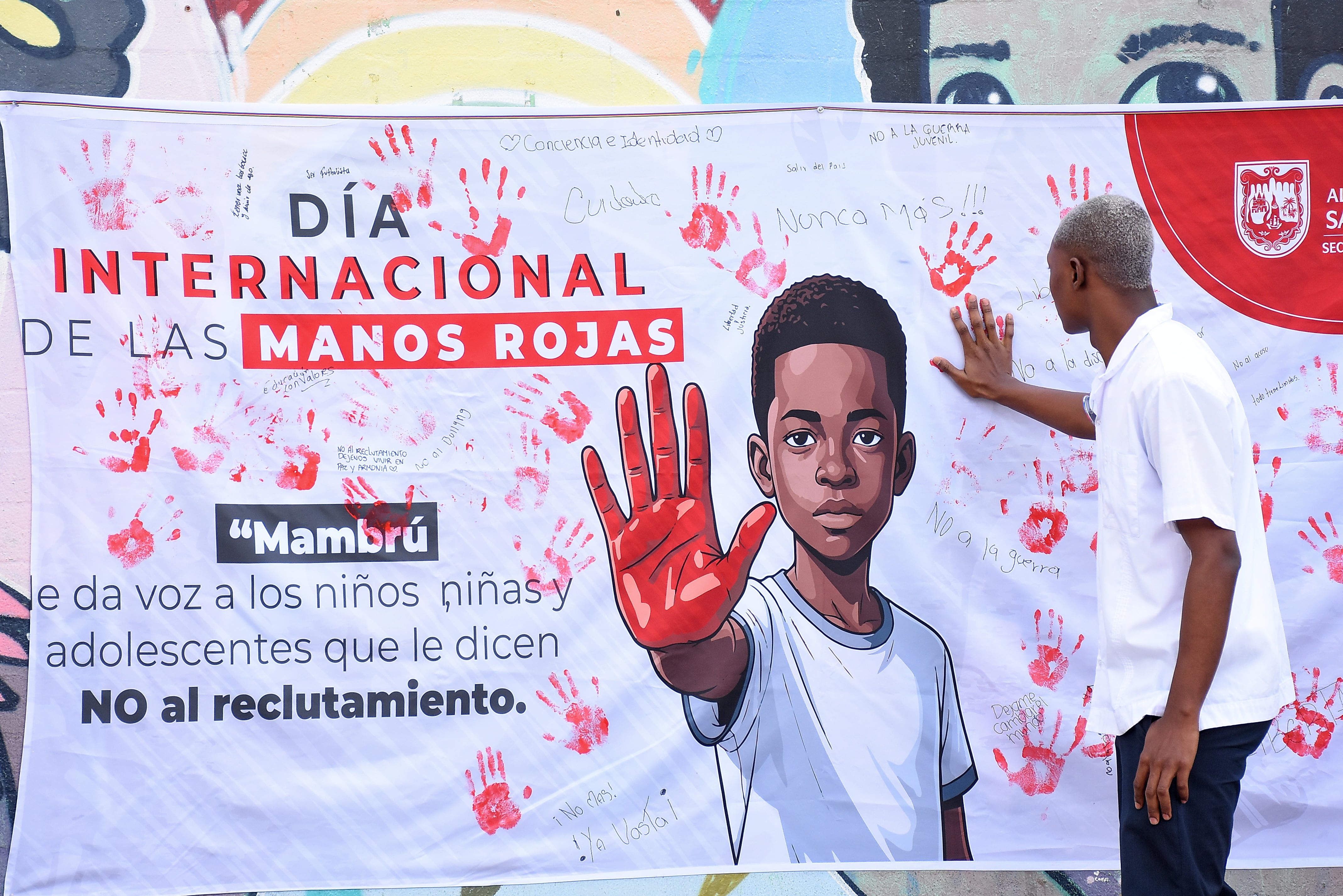 Celebración Día Internacional de las Manos Rojas, en contra del reclutamiento infantil.