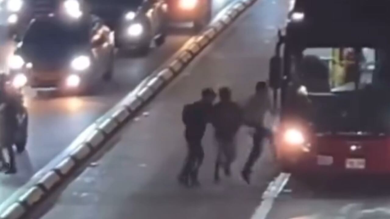 Afortunadamente, ninguna de las personas que viajaba en el articulado resultó lesionada.