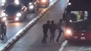 Afortunadamente, ninguna de las personas que viajaba en el articulado resultó lesionada.