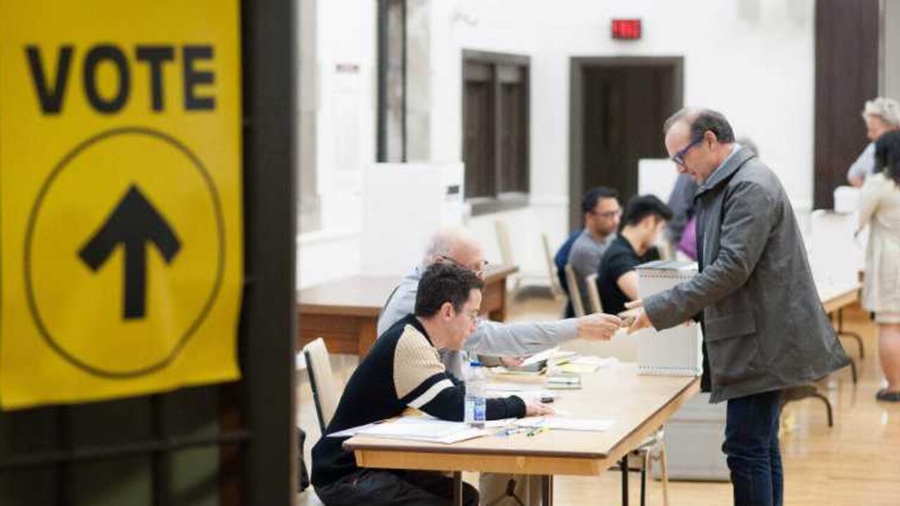 El estudio también muestra que incluso cuando se suben los impuestos, los gobiernos latinoamericanos son espcielamente tímidos a ajustar el impuesto sobre la renta.