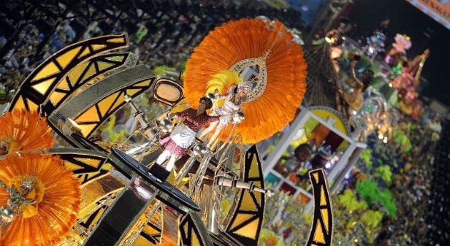 Los carnavales de Río de Janeiro, tradicionalmente, son foco de aglomeraciones, y si las personas no usan tapabocas, la situación se complica.