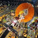 La diversión finalmente arropa a todos y la ciudad enloquece.