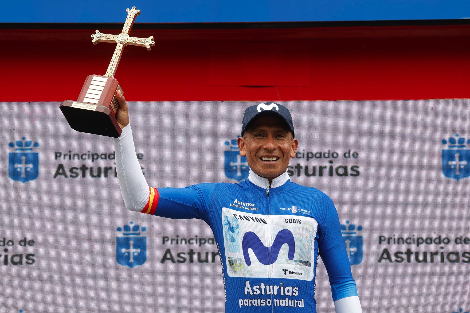 Nairo Quintana celebra tras conquistar la Vuelta a Asturias 2026.