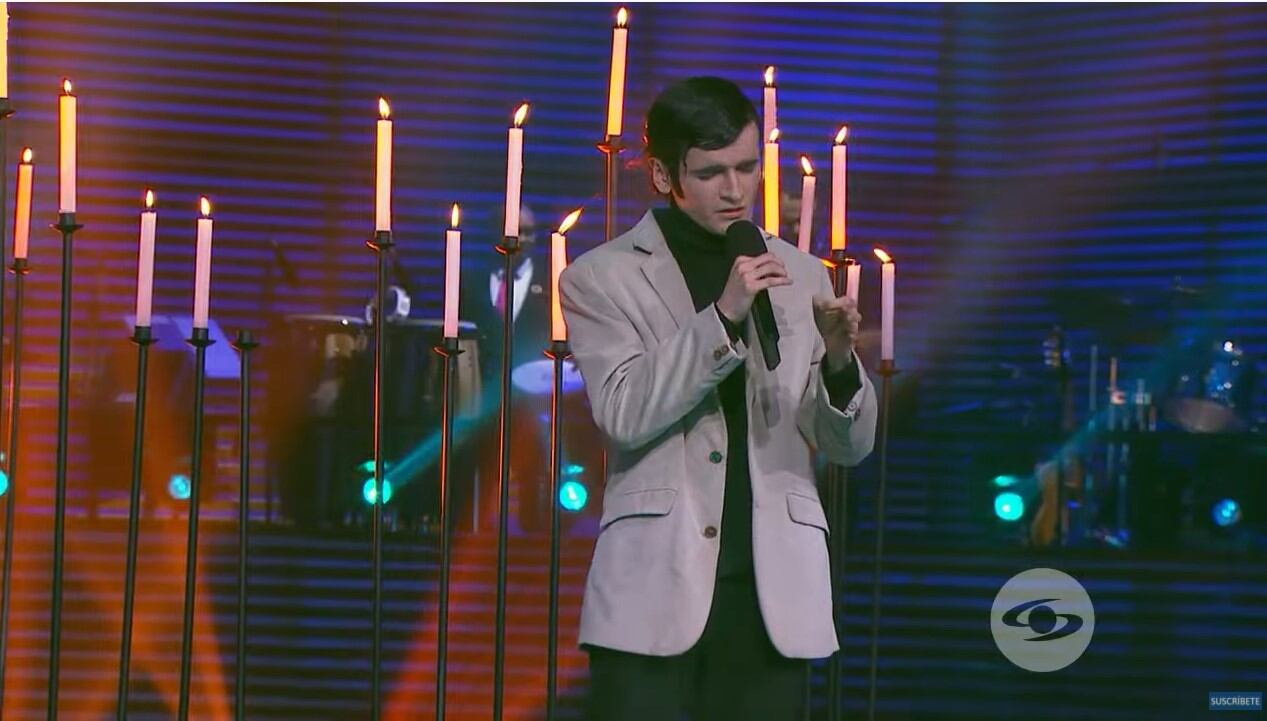 Imitador de Leonardo Favio en Yo me llamo sorprendió a los jurados con nuevo corte de cabello