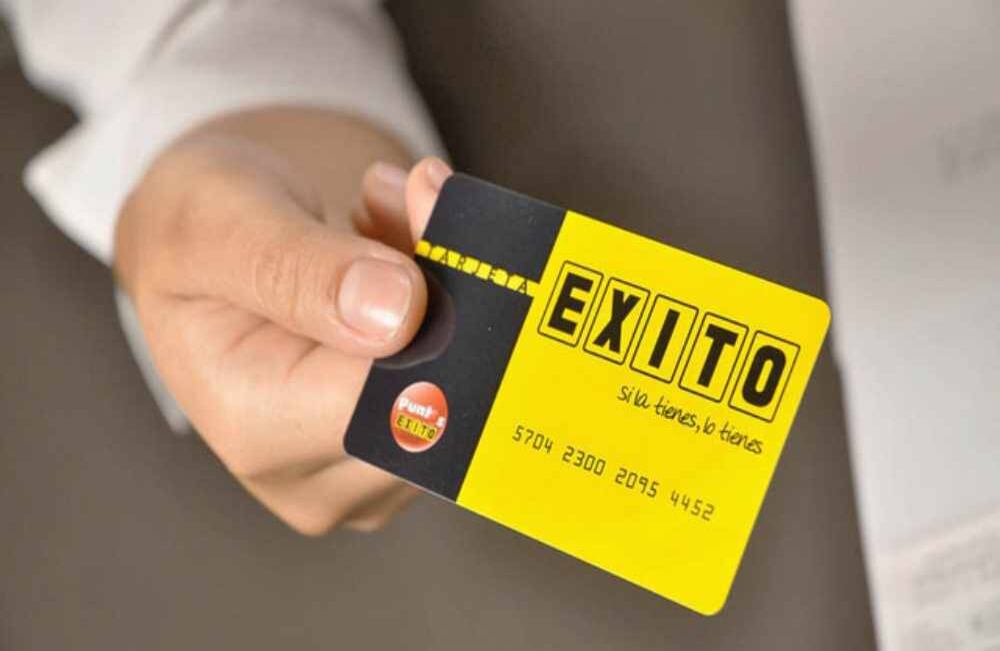 2005 - Nace Tarjeta Éxito en  Alianza con  Bancolombia. FOTO: Grupo Éxito