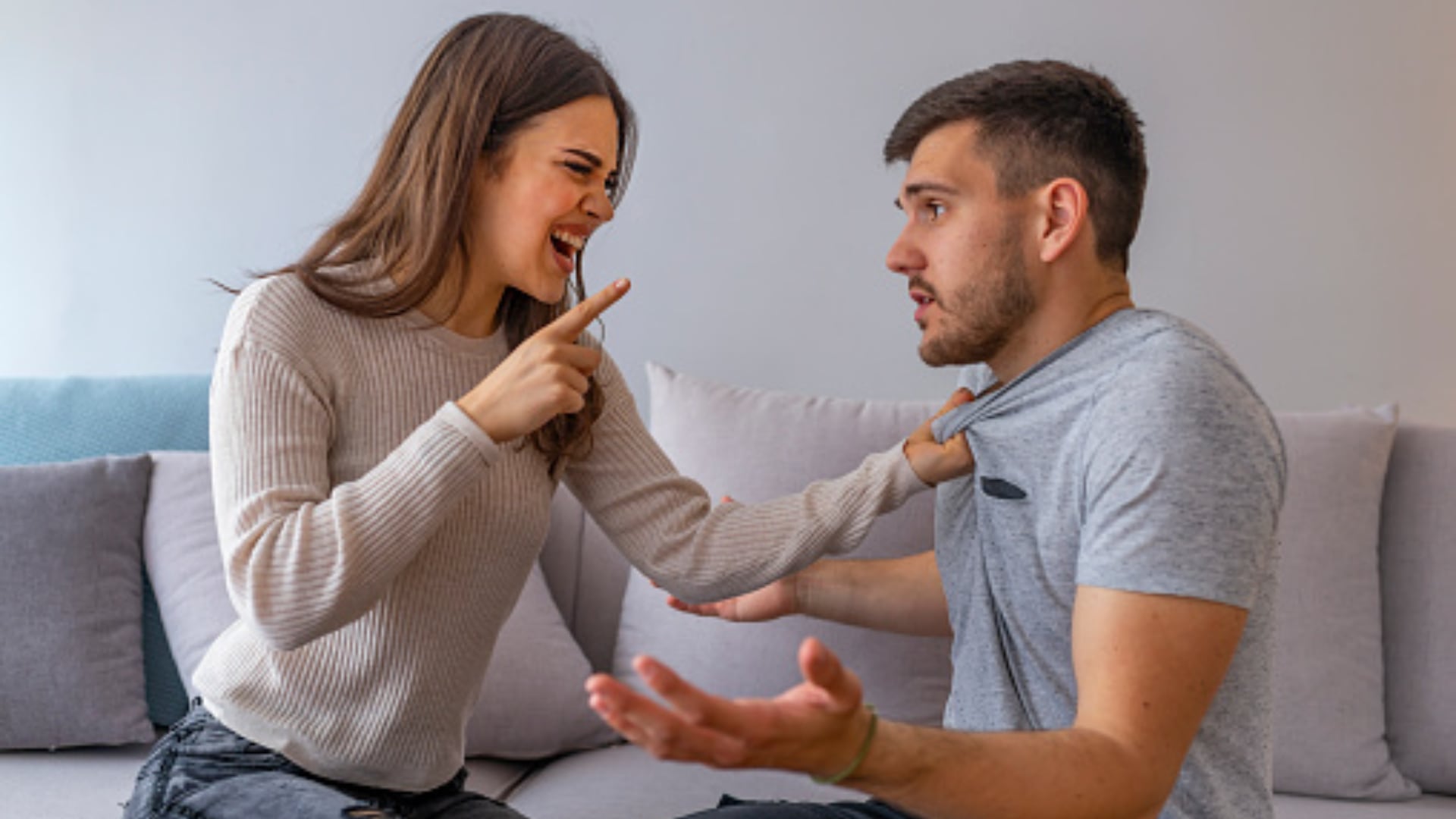 Las personas infieles intentan justificar sus errores con mentiras.