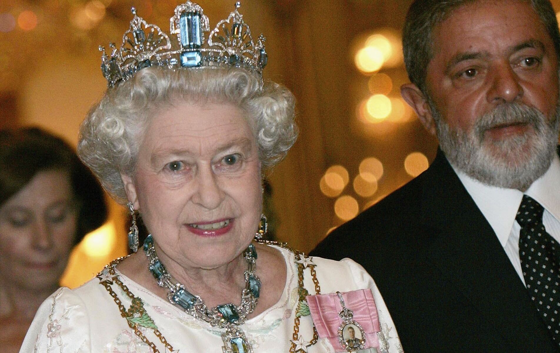 Brasil le dio este aderezo de amatistas con motivo de la coronación.