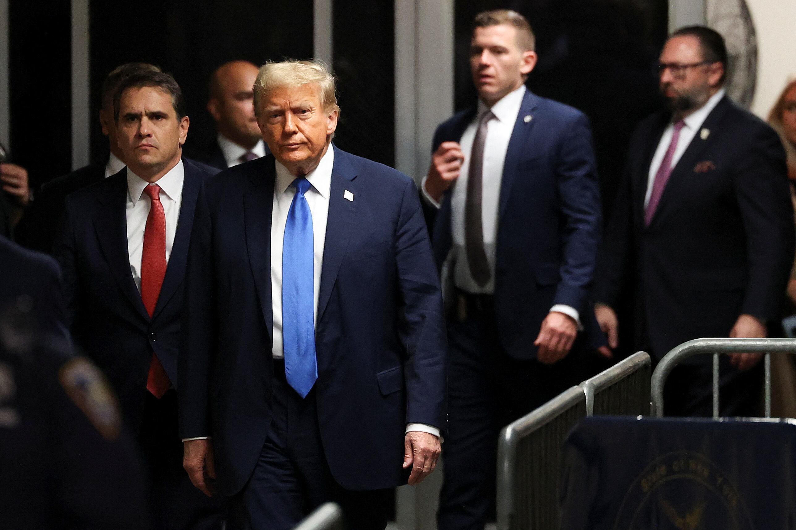 El ex presidente estadounidense y candidato presidencial republicano Donald Trump llega para asistir a su juicio por supuestamente encubrir pagos de dinero secreto relacionados con relaciones extramatrimoniales en el Tribunal Penal de Manhattan en Nueva York, EE.UU., el 22 de abril de 2024.