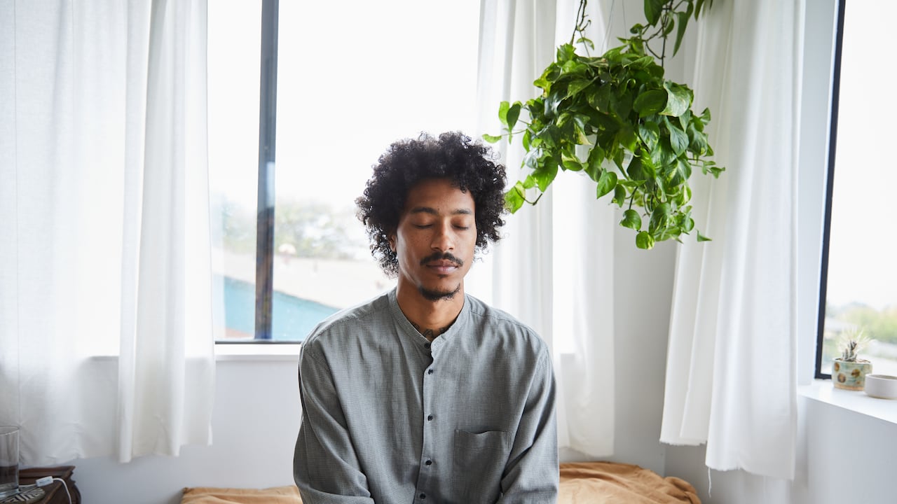 La oración corresponde a un encuentro espiritual, mediante el poder de la palabra con el todopoderoso.