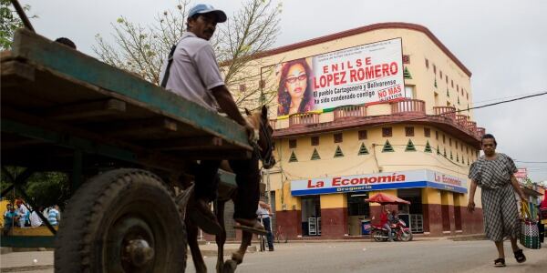 Macayepo está en el corazón de los Montes de María. Para construir la crónica Alfredo Molano y Federico Pardo arrancaron desde El Carmen de Bolivar, epicentro de una región que fue dominada por doña Enilce López, alias la Gata.