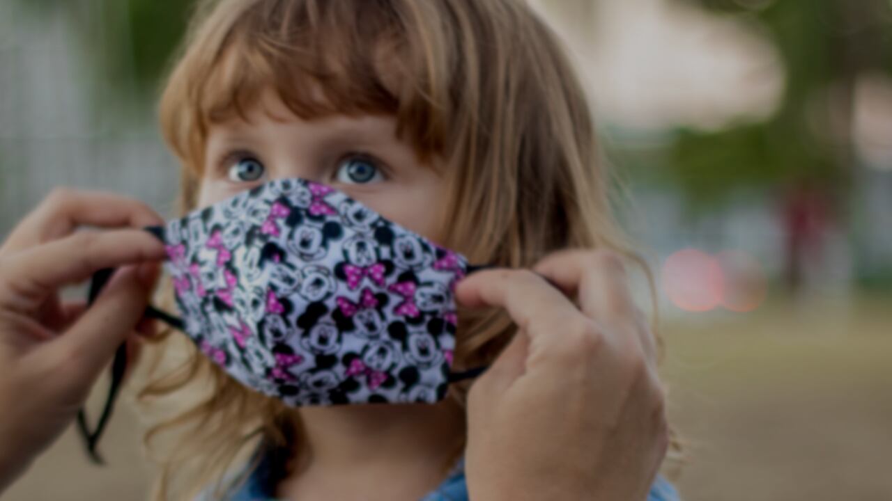 Esto debe tener en cuenta para comprarle tapabocas a sus hijos.