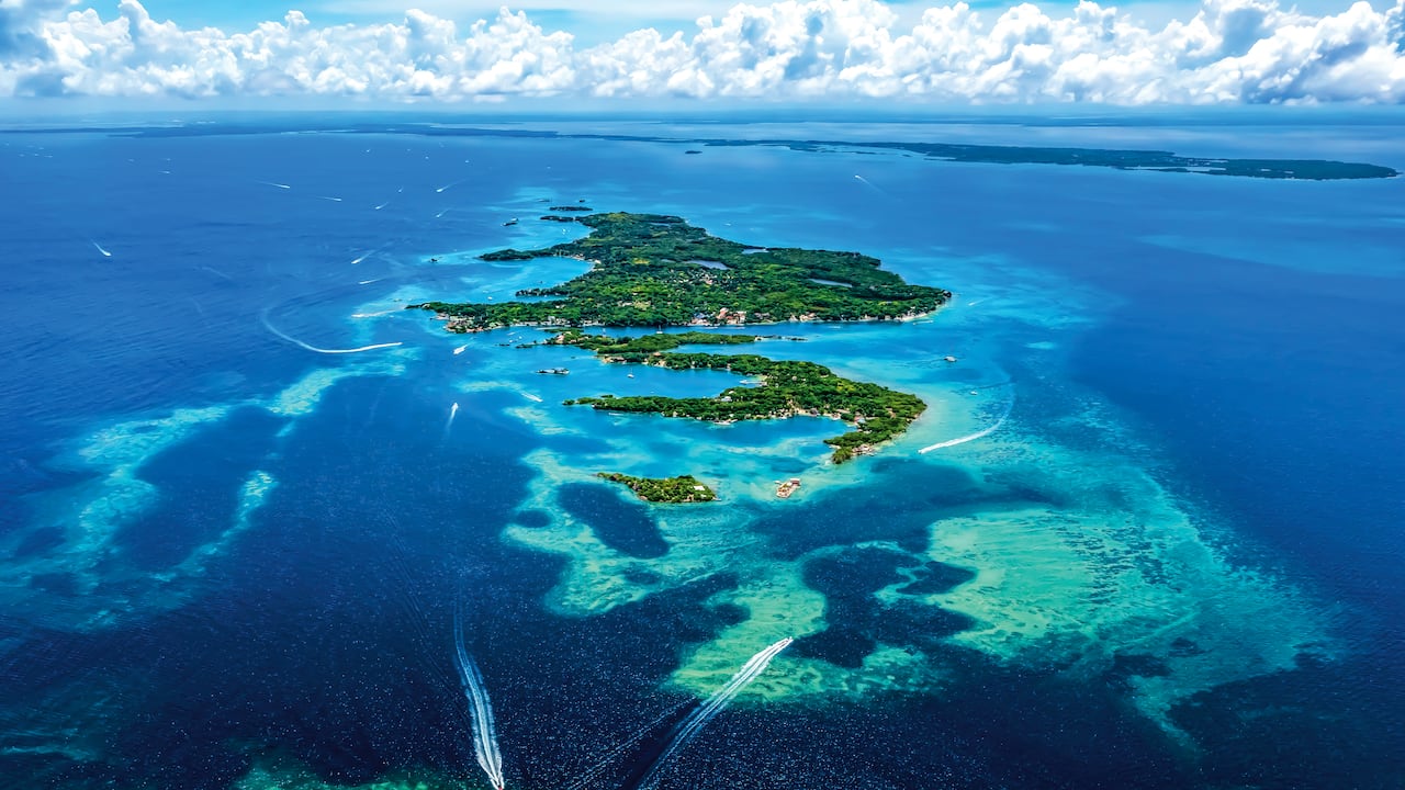 Islas del Rosario es un pequeño archipiélago formado por 28 islas que hacen parte de la zona insular de Cartagena de indias.