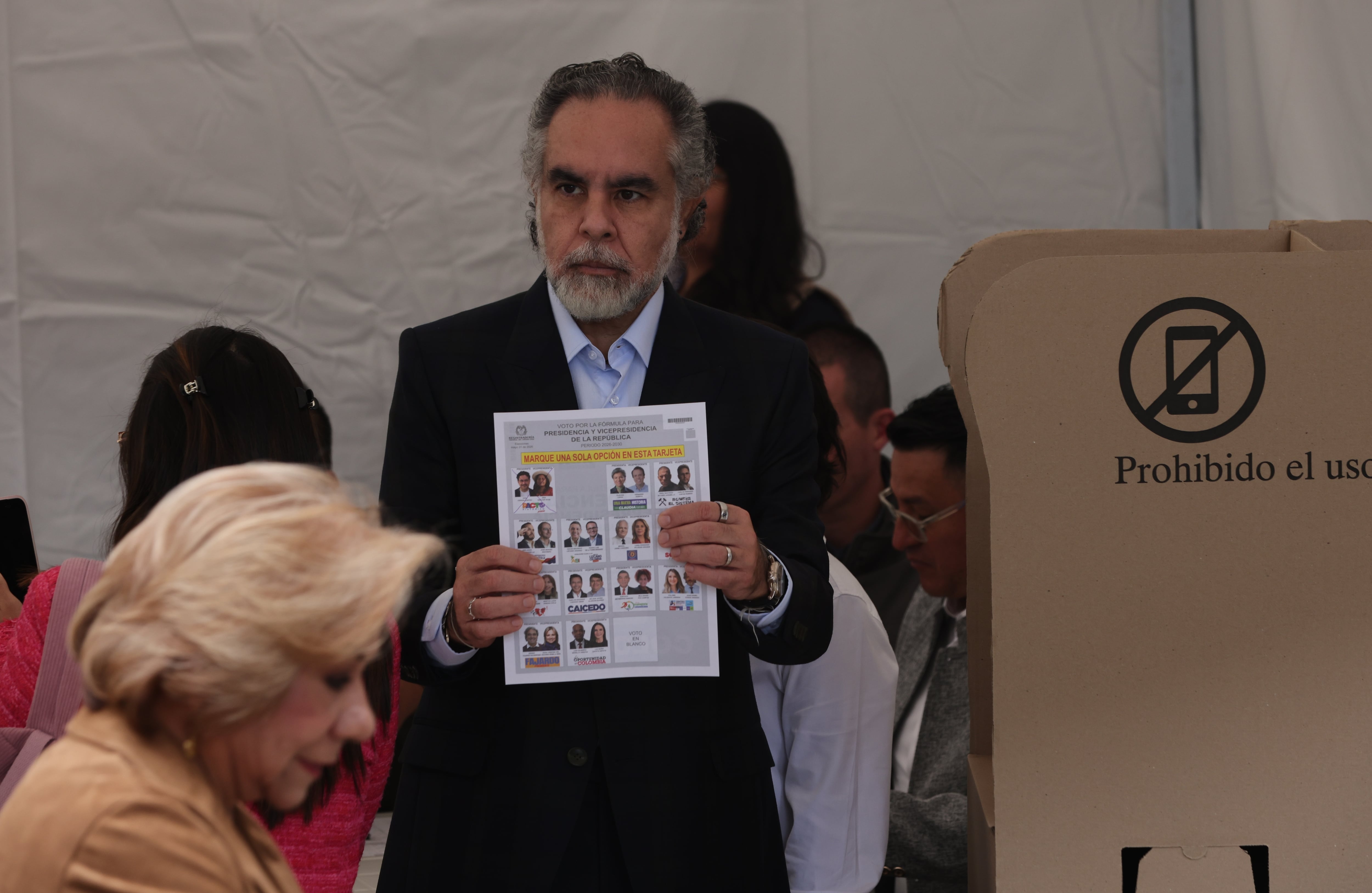 Votación en la mesa uno de la plaza de Bolívar del ministro del Interior Armando Benedetti