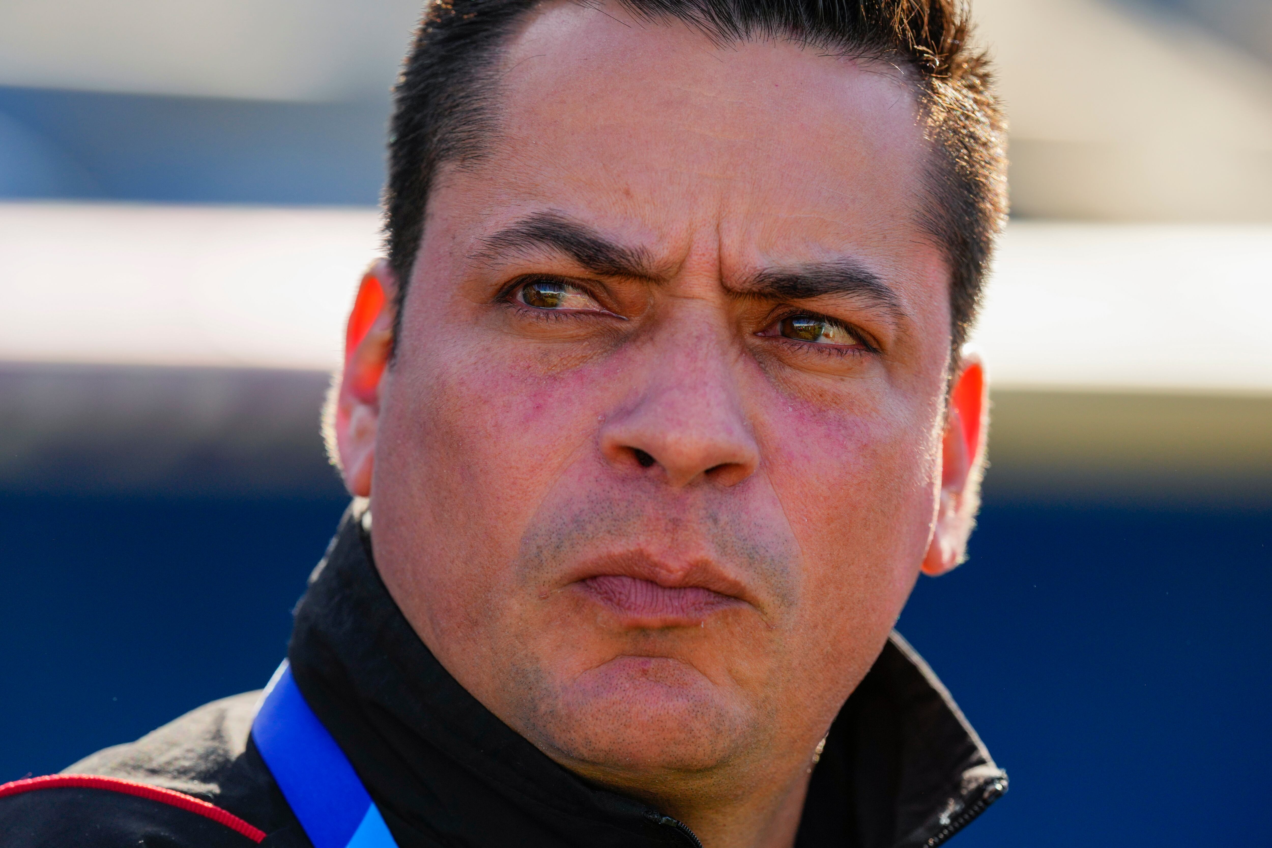 Colombia's coach Hector Cardenas looks on prior to a FIFA U-20 World Cup round of 16 soccer match against Slovakia at the Bicentenario stadium in San Juan, Argentina, Wednesday, May 31, 2023. (AP Photo/Natacha Pisarenko)