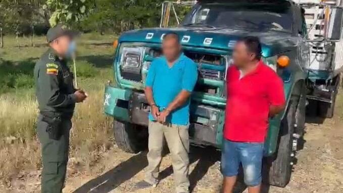 Los presuntos ladrones fueron capturados mientras emprendían la huida.