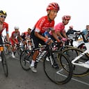 Nairo Quintana corriendo al lado de Pello Bilbao, ciclista del Bahrain Victorious.