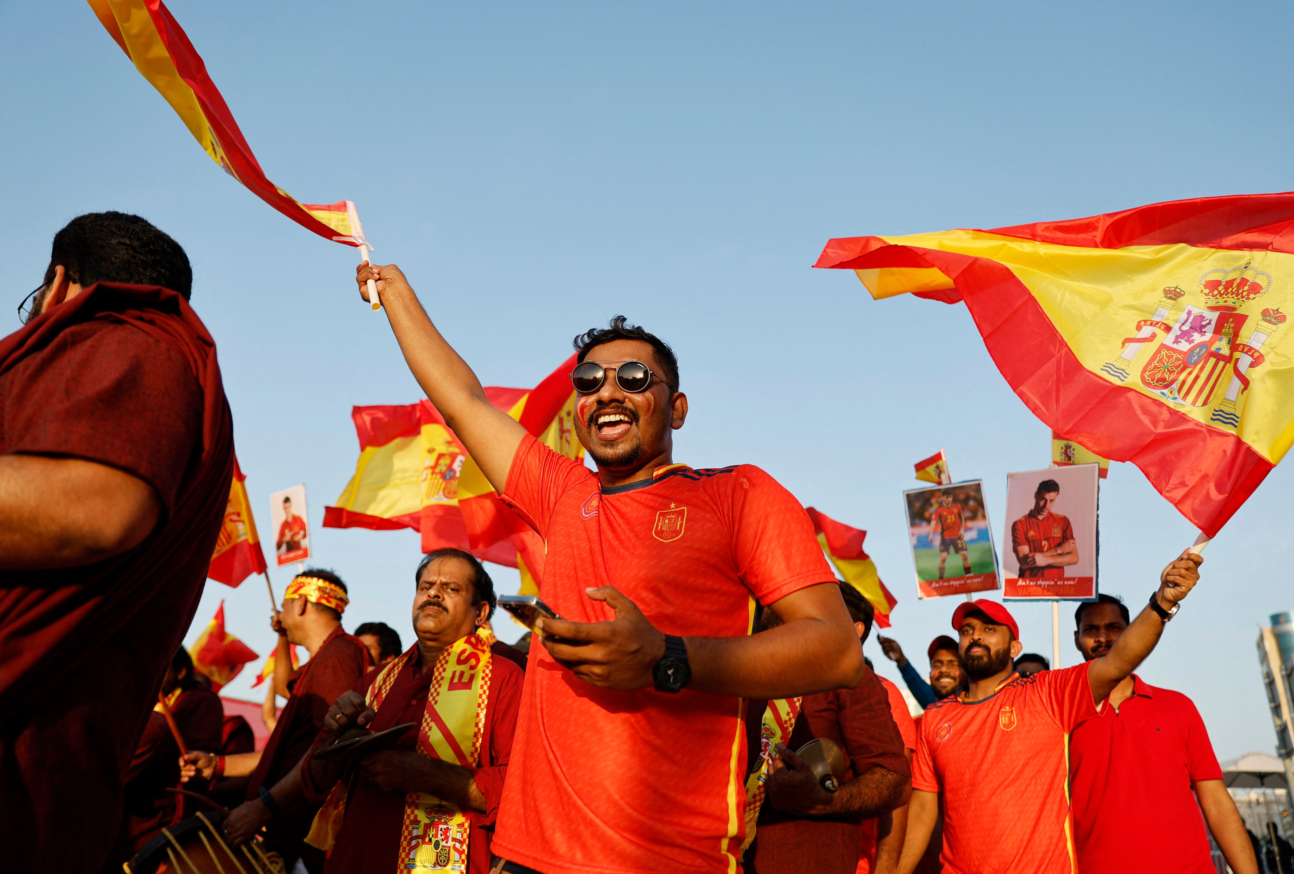 Soccer Football - FIFA World Cup Qatar 2022 Spain Fan Activity - Doha, Qatar - November 11, 2022 Spain fans march at Souq Waqif REUTERS/Suhaib Salem