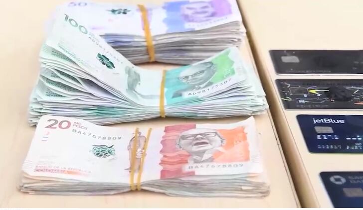 Dinero que era retirado, al parecer, luego de cometer los paseos millonarios.